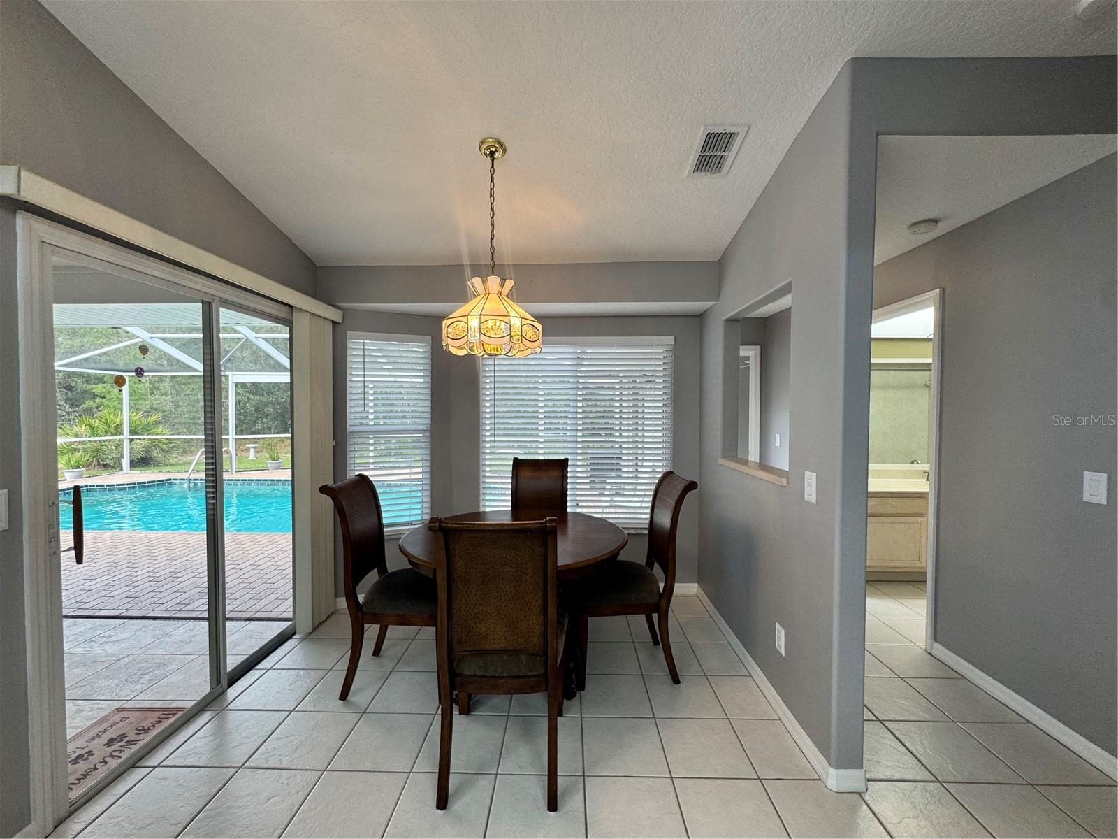 Listing photo id 23 for 10 Euphorbia Court
