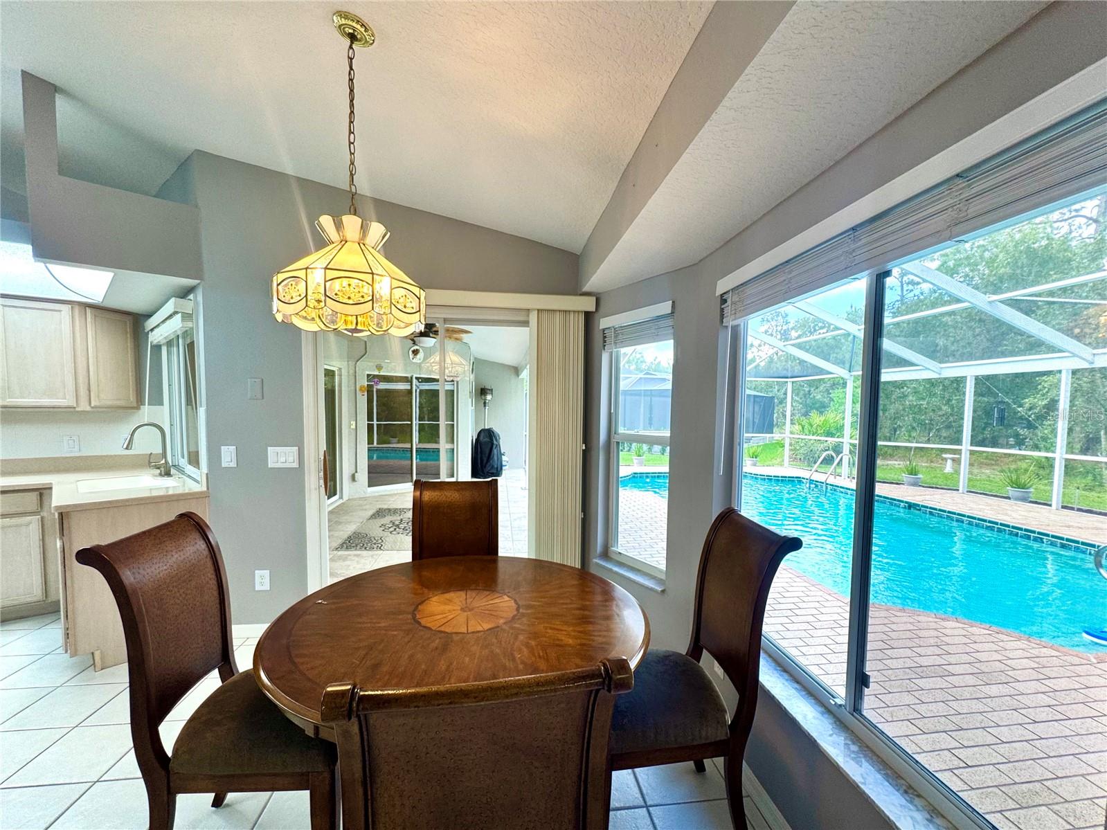 Listing photo id 24 for 10 Euphorbia Court