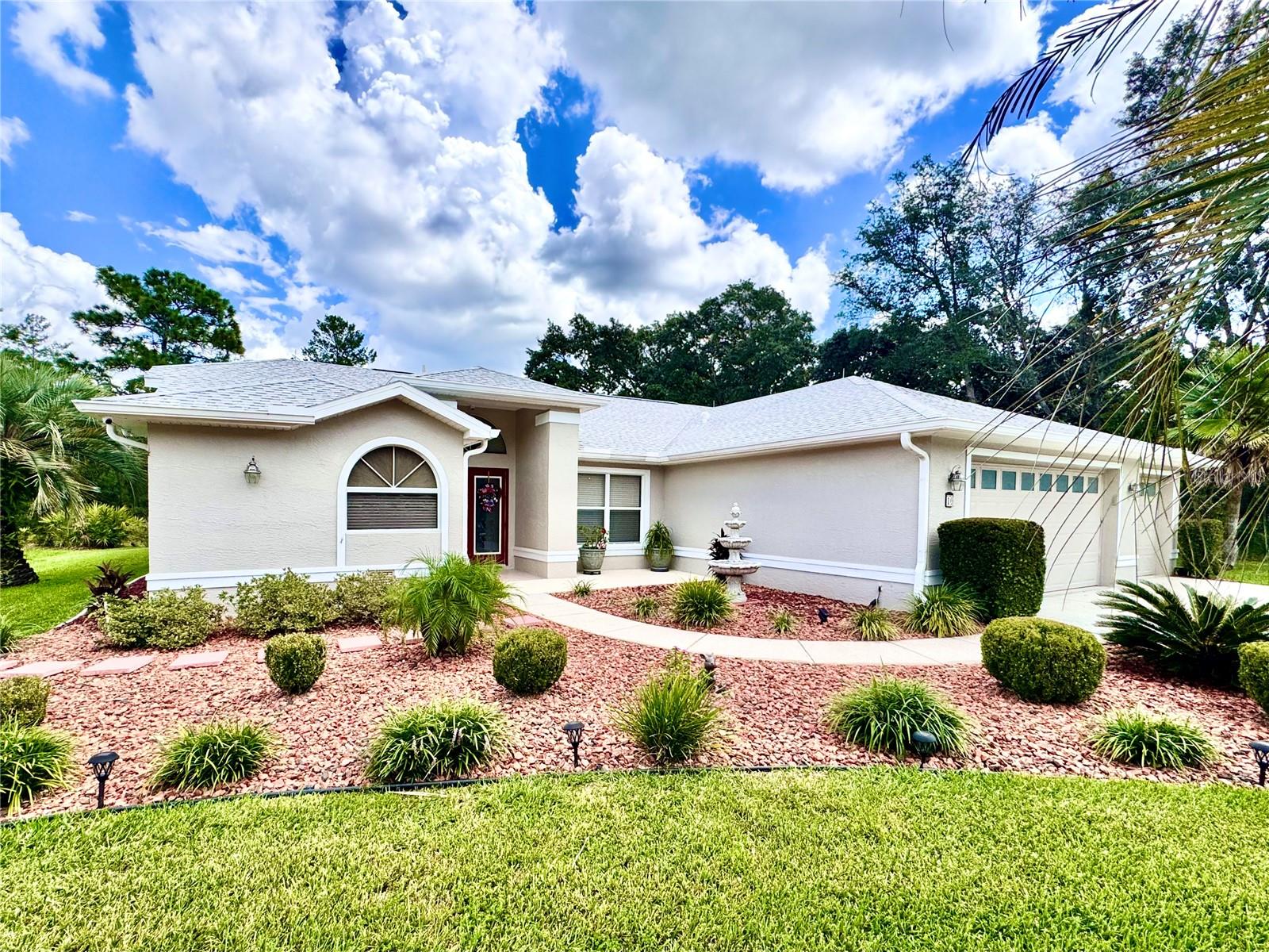 Listing photo id 1 for 10 Euphorbia Court