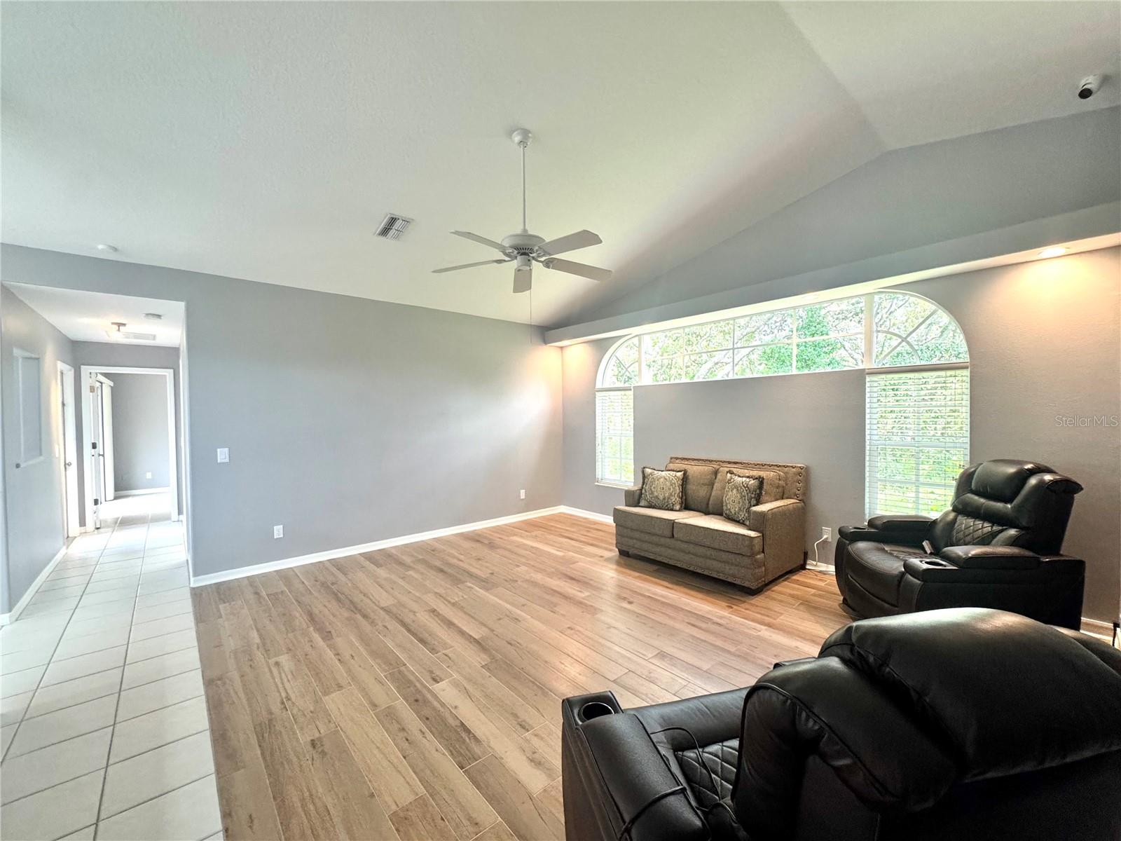 Listing photo id 28 for 10 Euphorbia Court