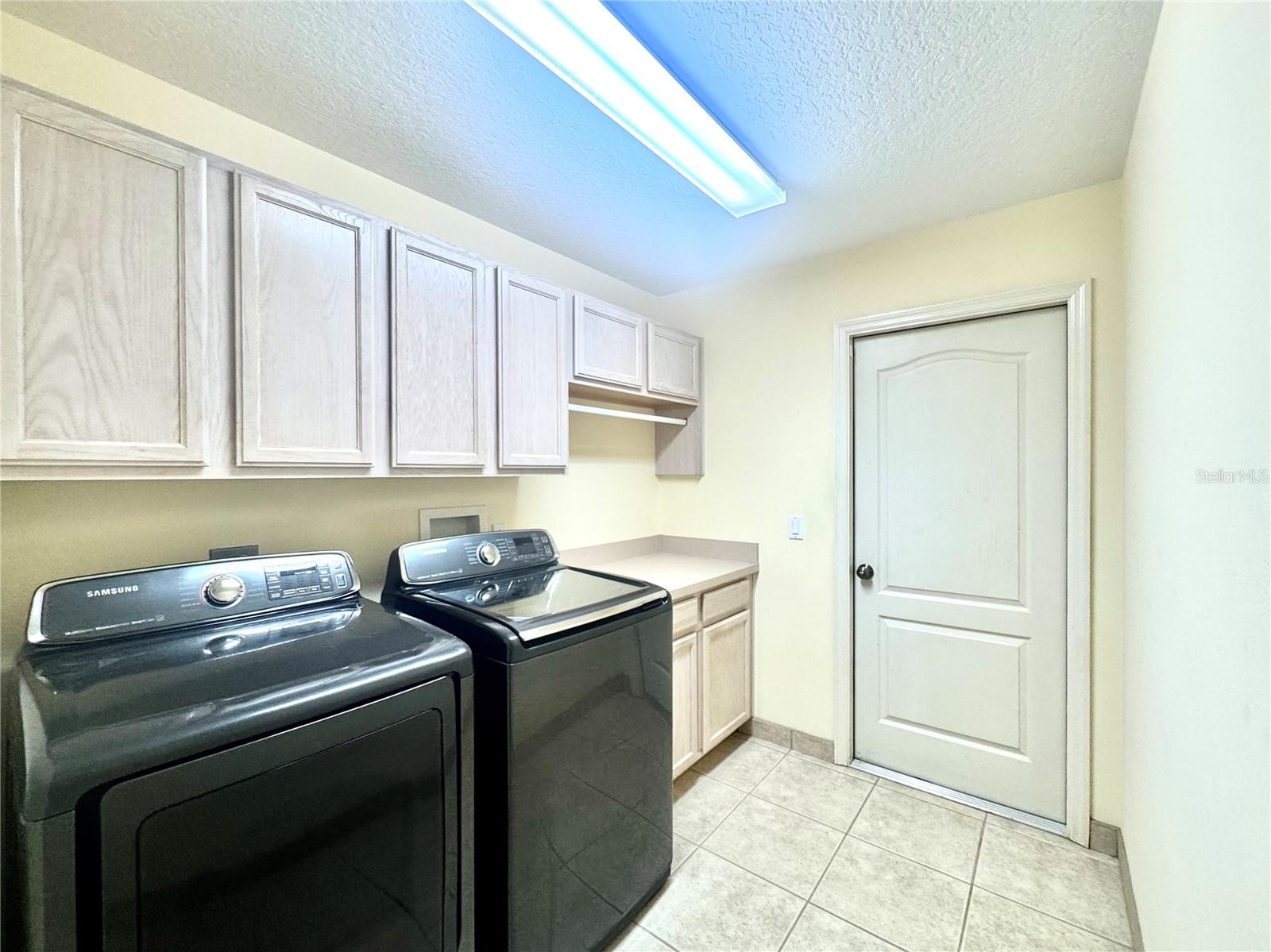 Listing photo id 29 for 10 Euphorbia Court