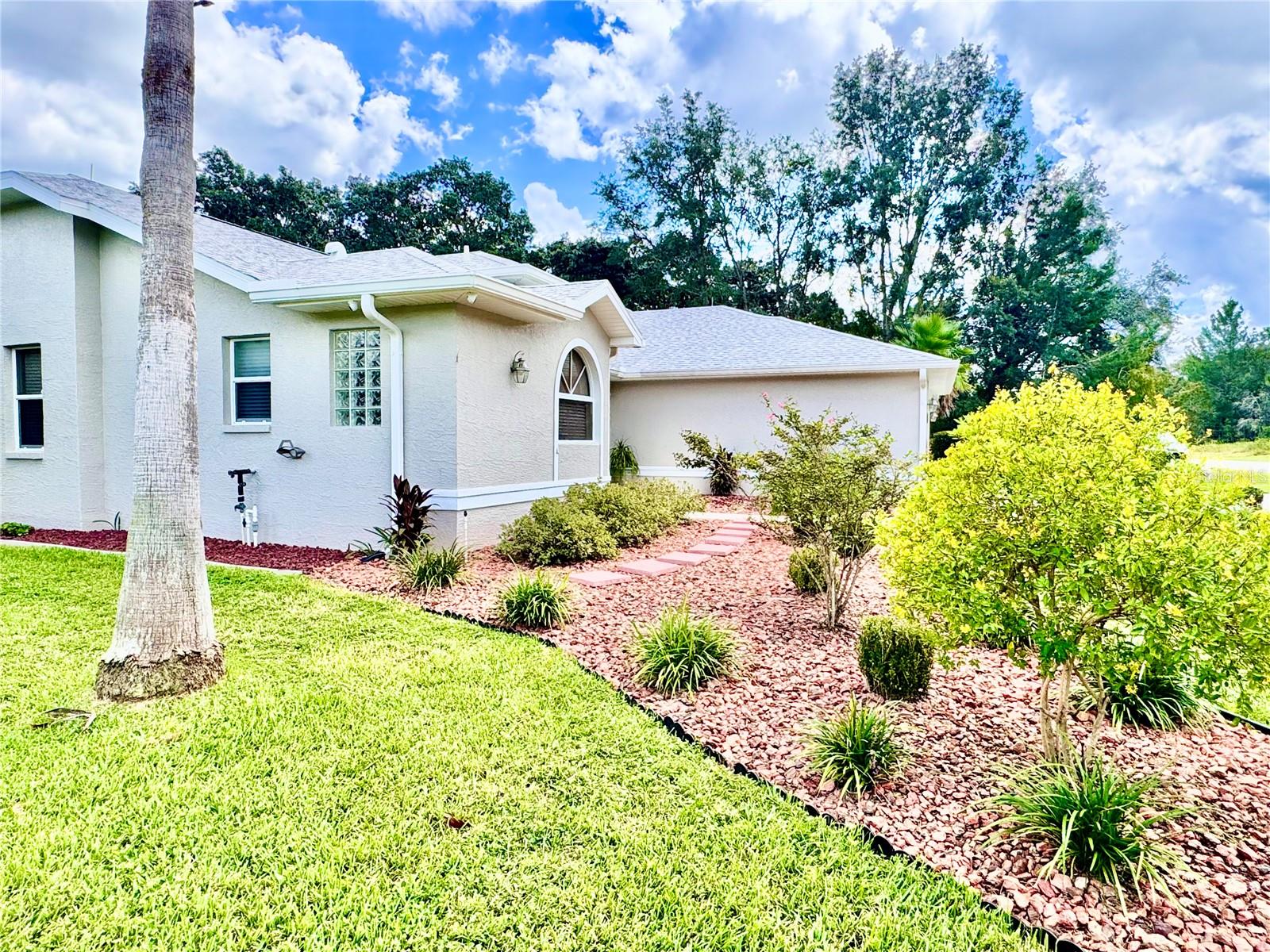 Listing photo id 2 for 10 Euphorbia Court