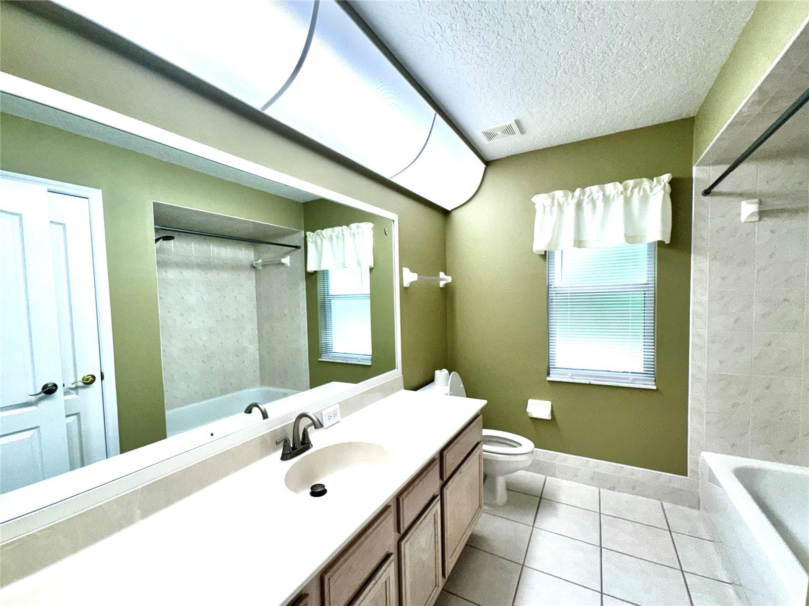 Listing photo id 39 for 10 Euphorbia Court