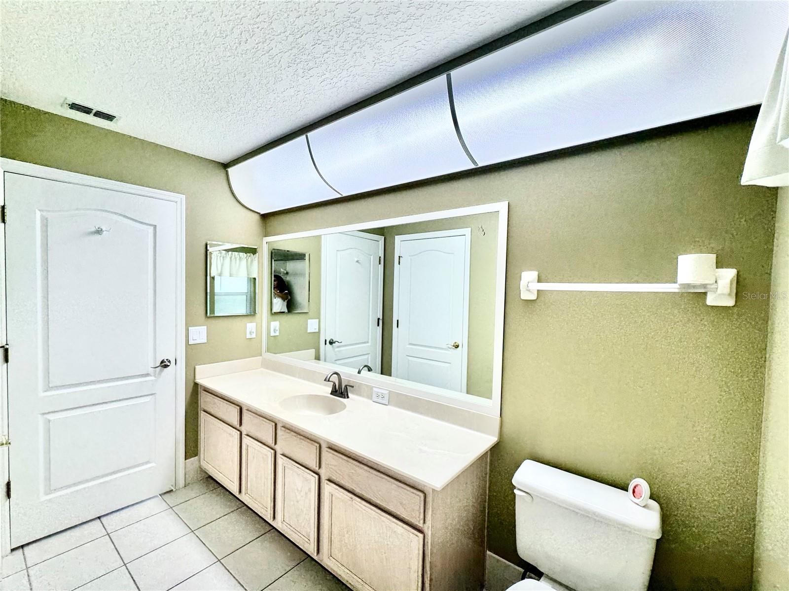 Listing photo id 40 for 10 Euphorbia Court
