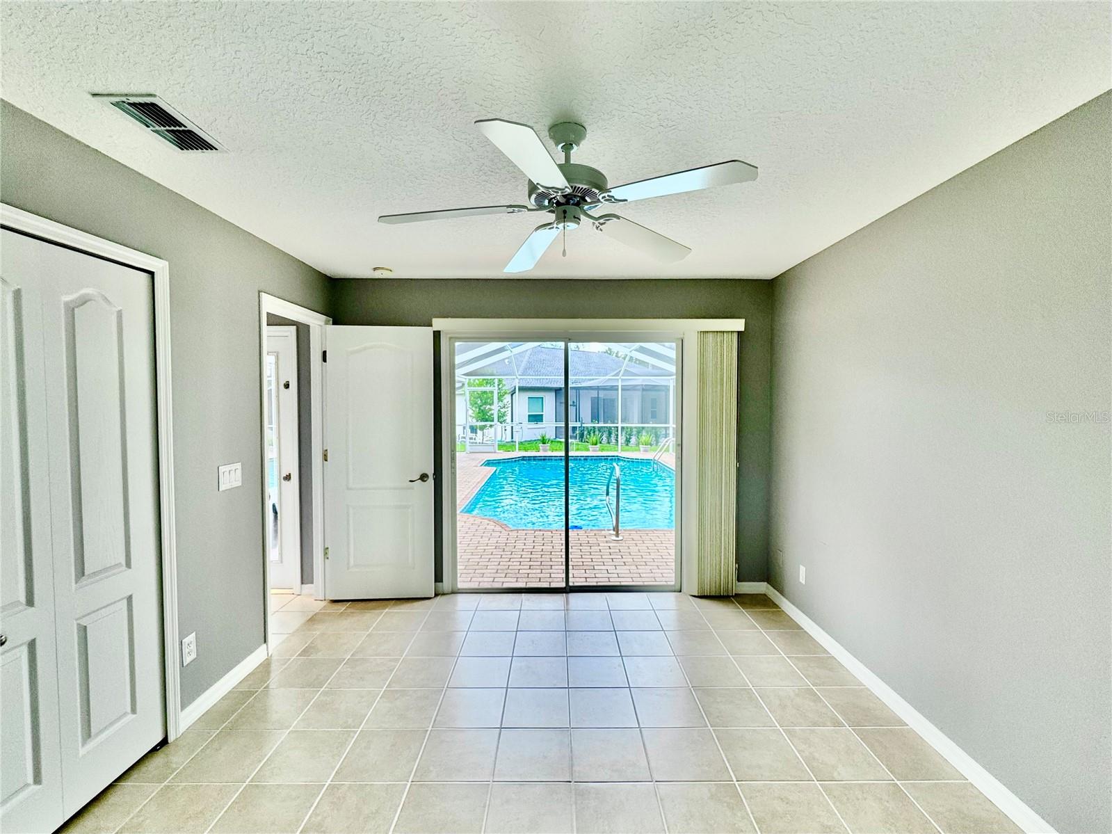 Listing photo id 43 for 10 Euphorbia Court
