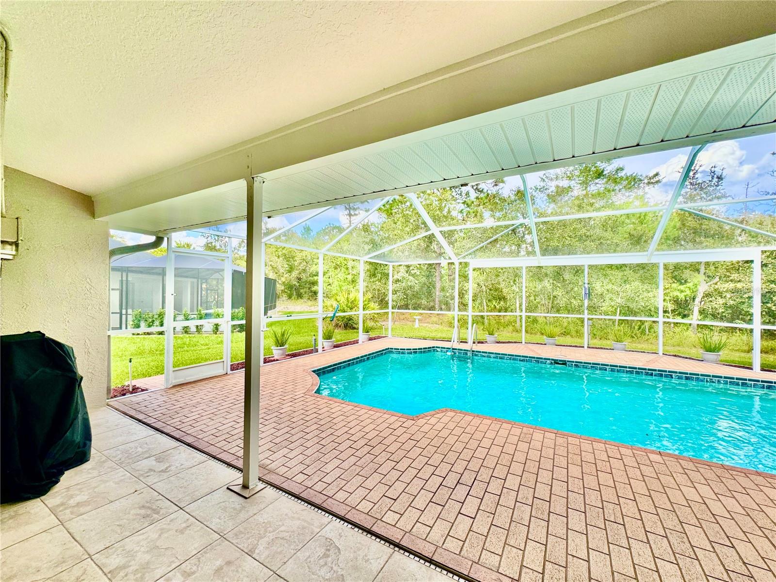 Listing photo id 51 for 10 Euphorbia Court