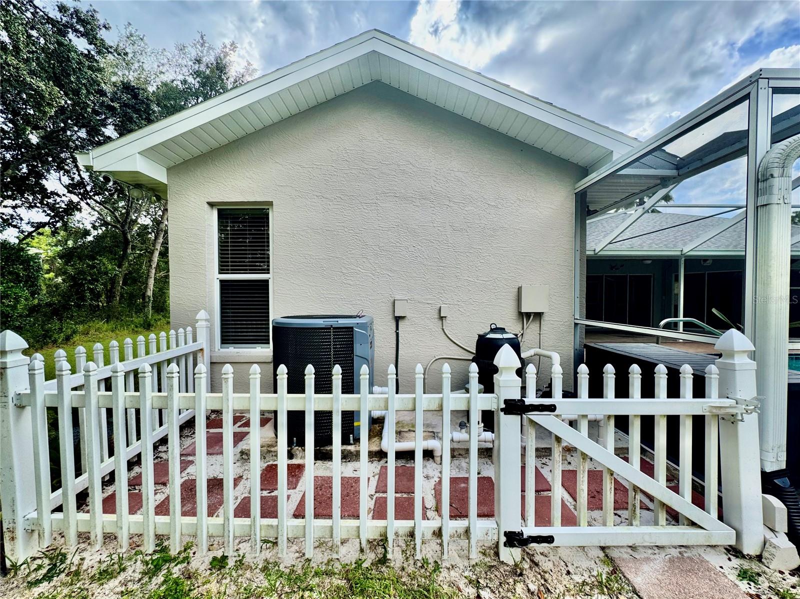 Listing photo id 54 for 10 Euphorbia Court