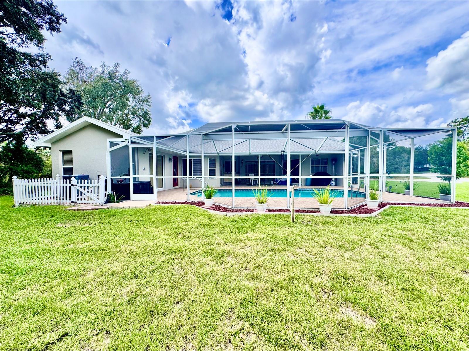 Listing photo id 56 for 10 Euphorbia Court