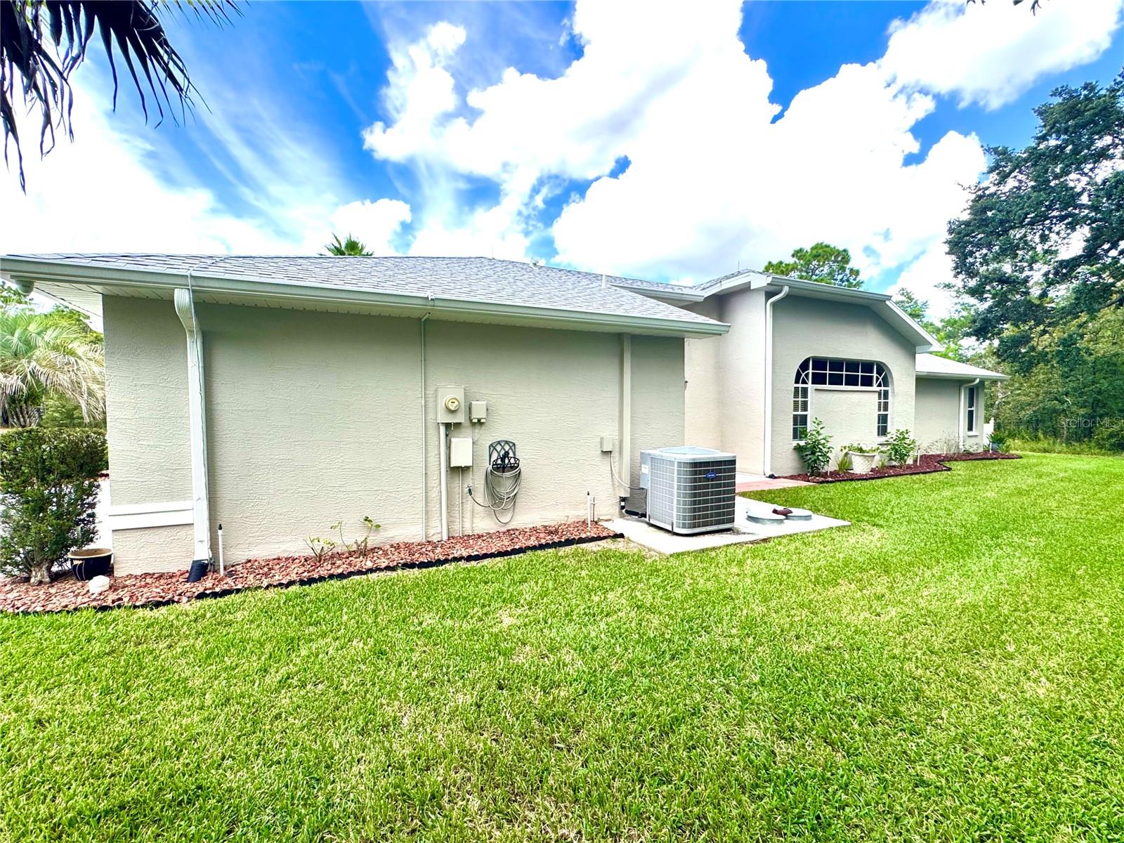 Listing photo id 58 for 10 Euphorbia Court