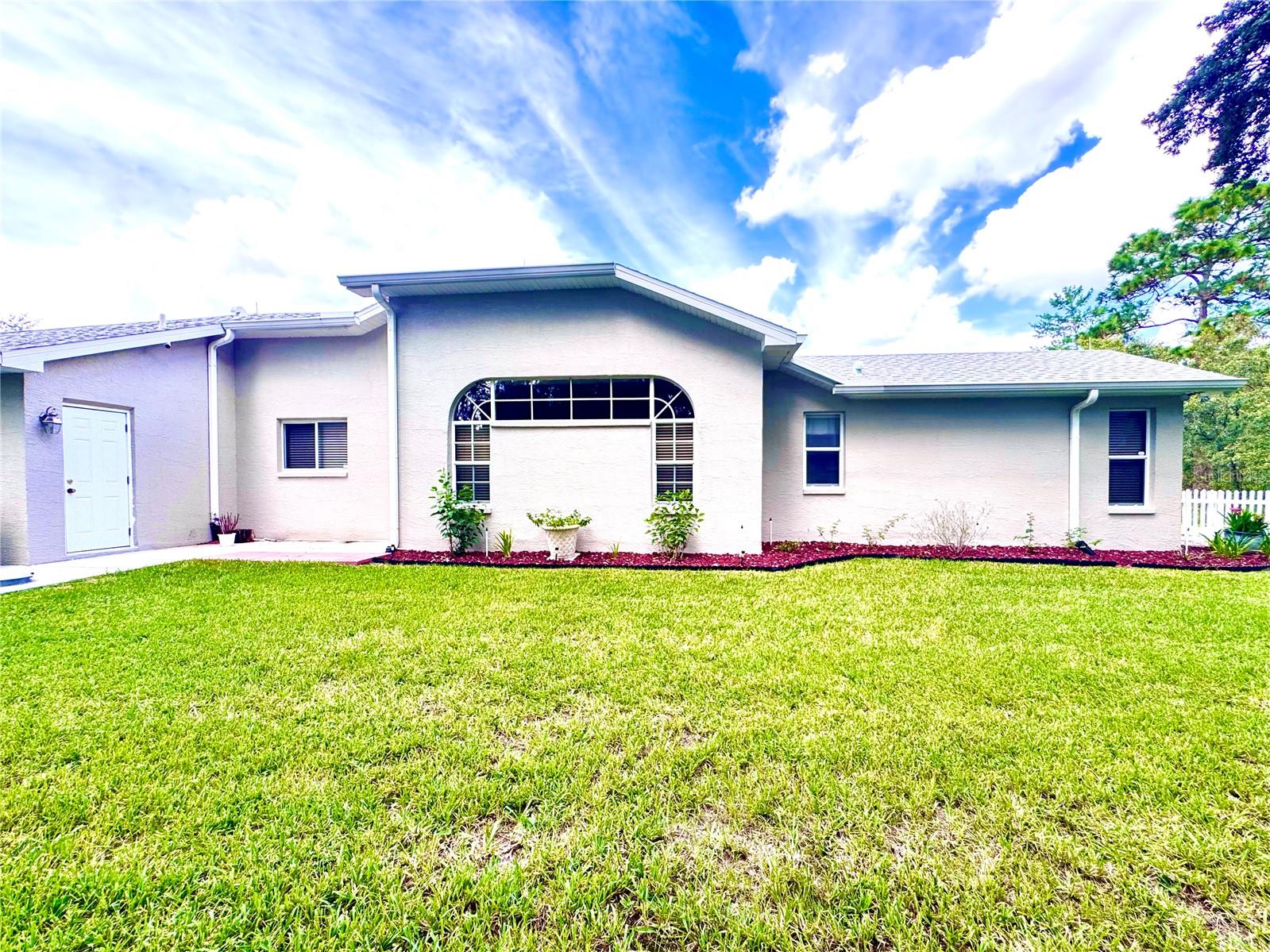 Listing photo id 59 for 10 Euphorbia Court