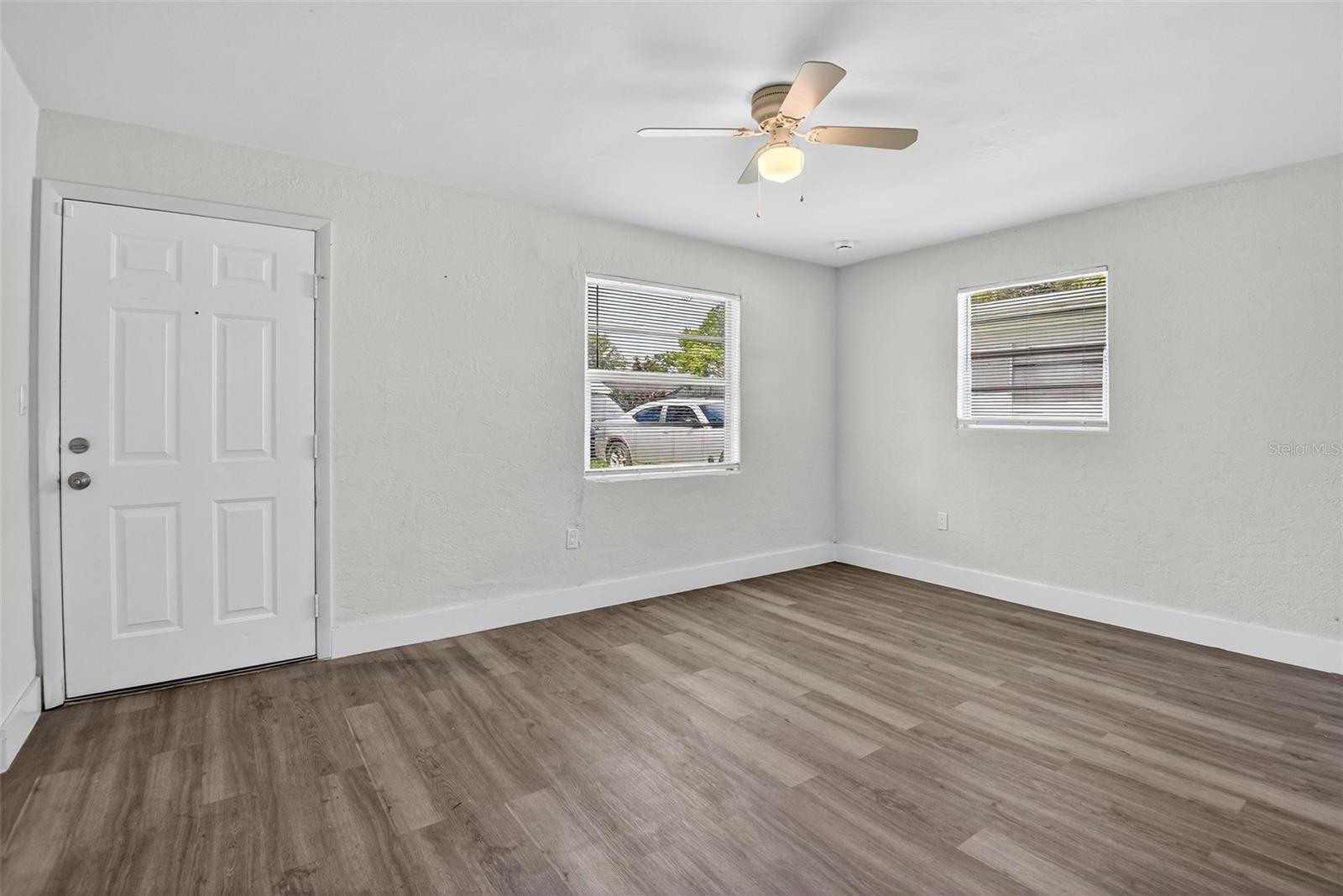 Image 4 of 24 For 2425 Anastasia Drive
