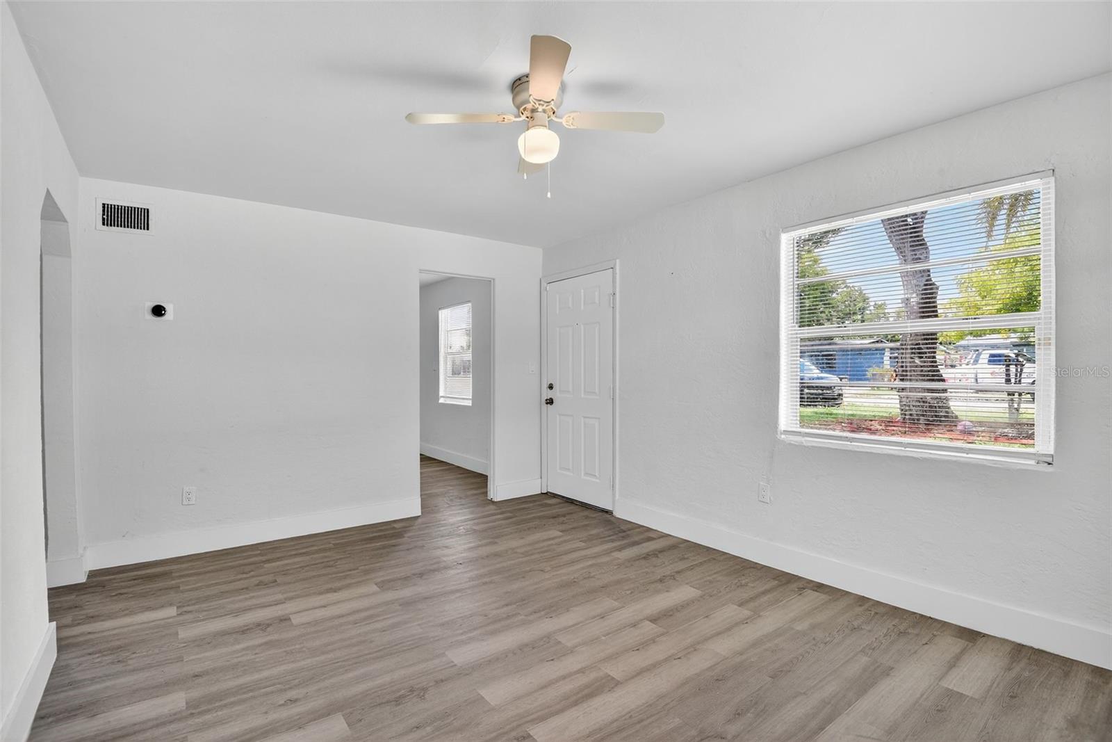 Image 6 of 24 For 2425 Anastasia Drive