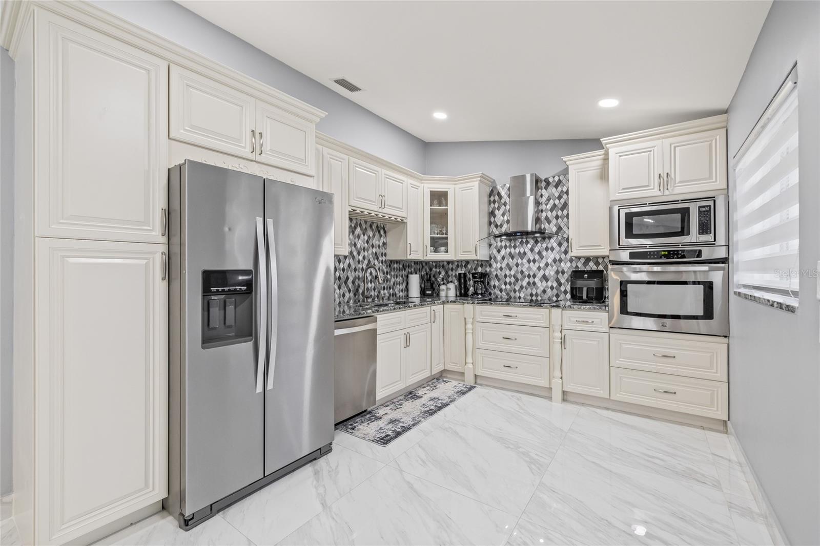 Image 14 of 49 For 417 Manor Boulevard
