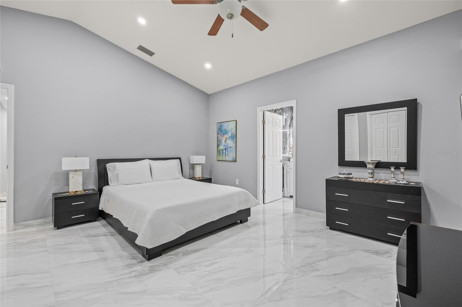 Image 22 of 49 For 417 Manor Boulevard