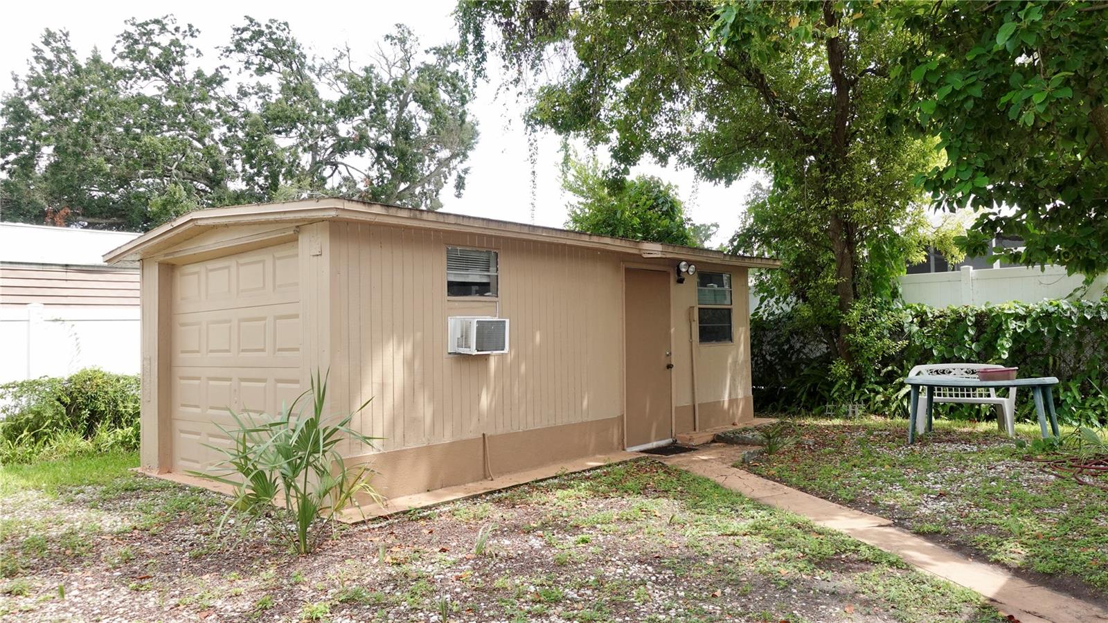 Image 15 of 21 For 2615 Comanche Avenue