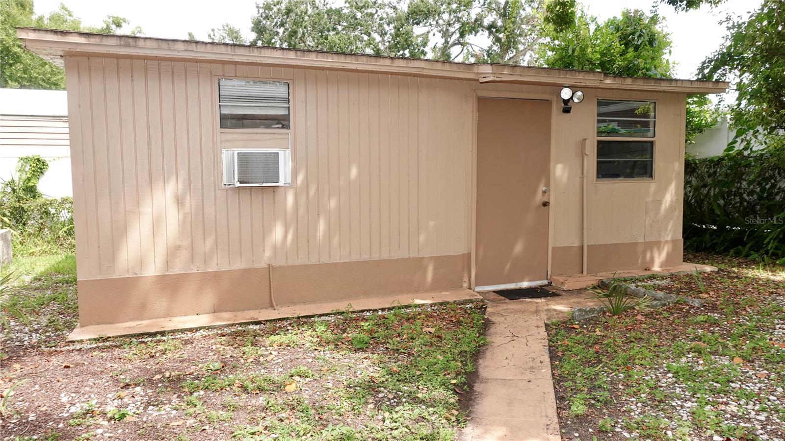Image 18 of 21 For 2615 Comanche Avenue