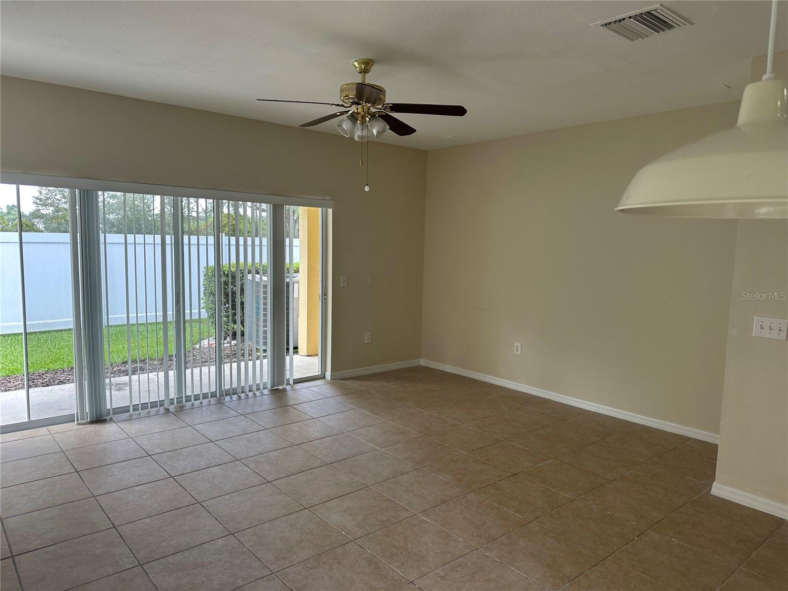 Listing photo id 8 for 20474 Needletree Drive 20474