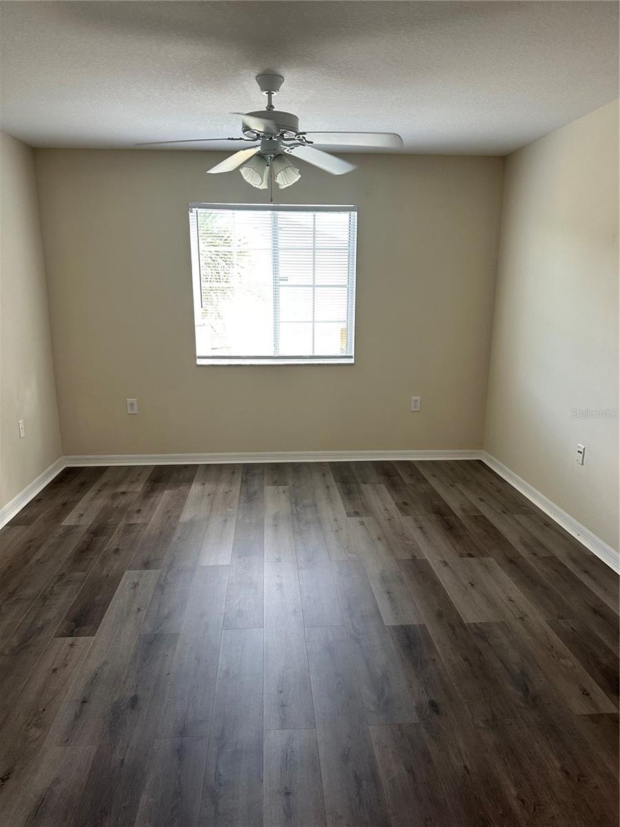 Listing photo id 11 for 20474 Needletree Drive 20474