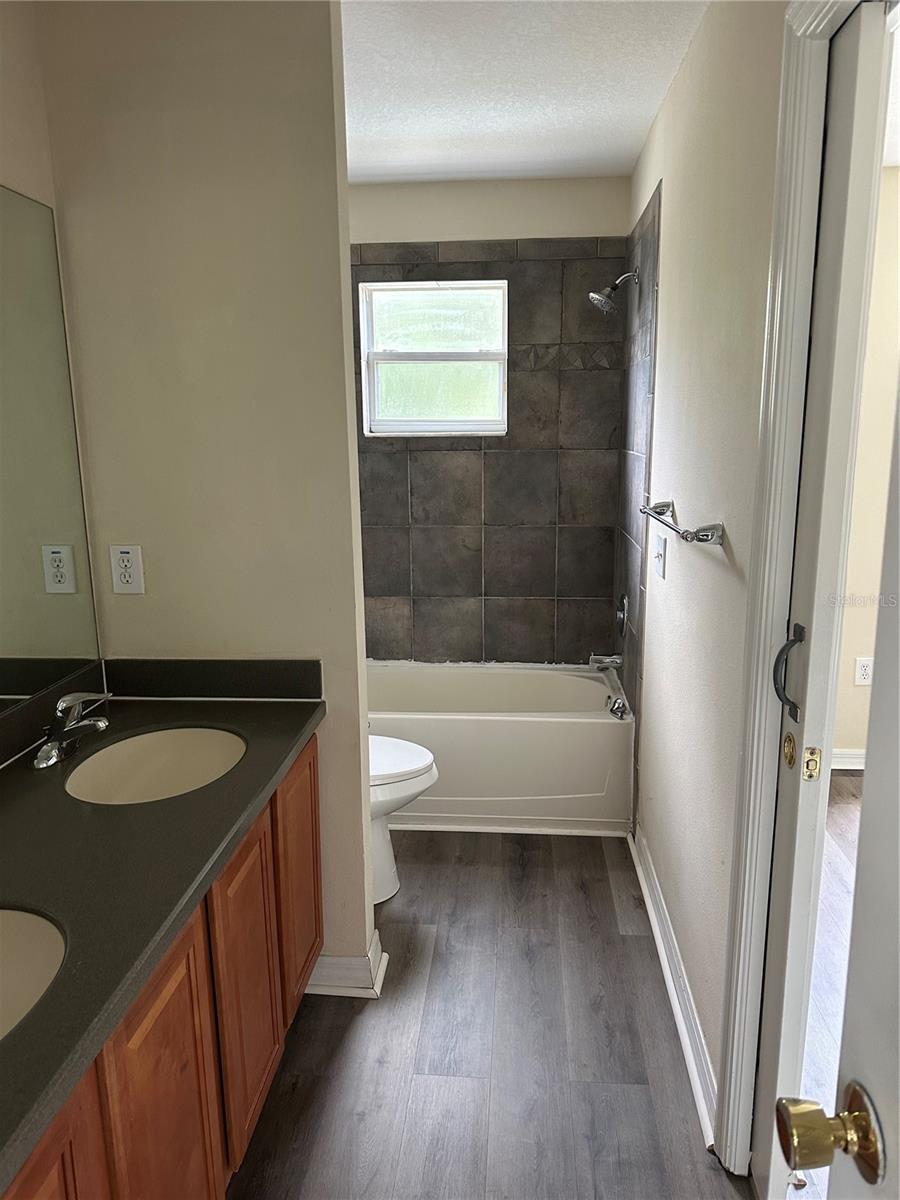 Listing photo id 12 for 20474 Needletree Drive 20474