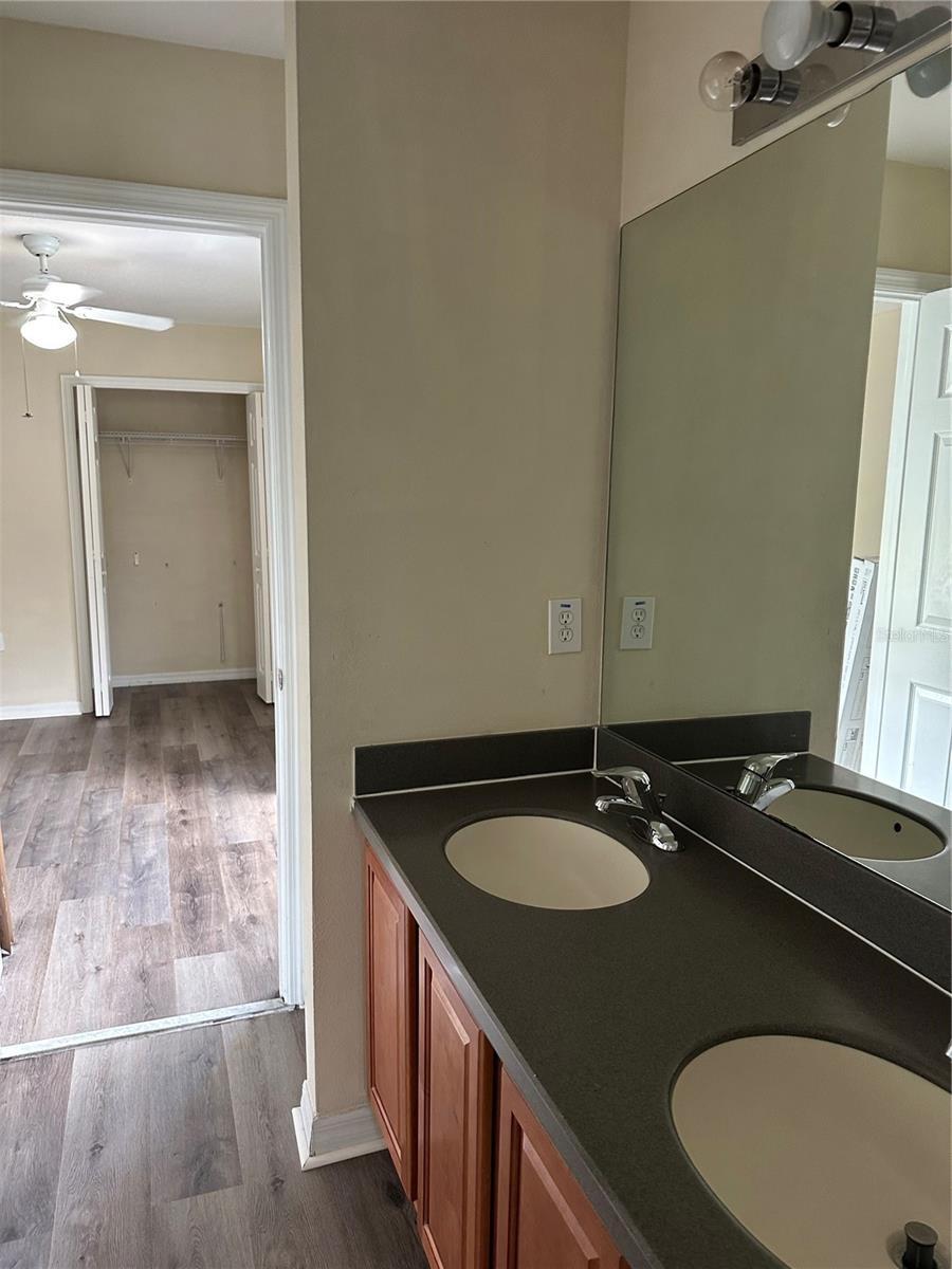 Listing photo id 14 for 20474 Needletree Drive 20474