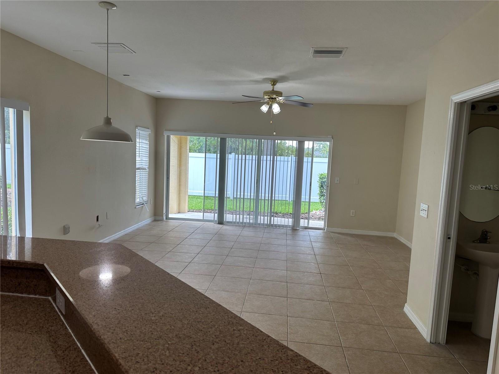 Listing photo id 3 for 20474 Needletree Drive 20474