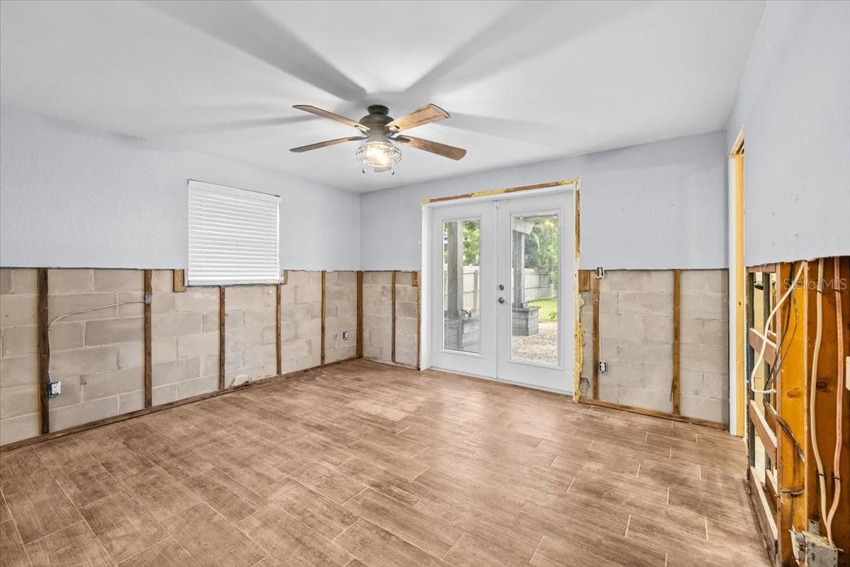 Image 11 of 30 For 5801 Venetian Boulevard Ne