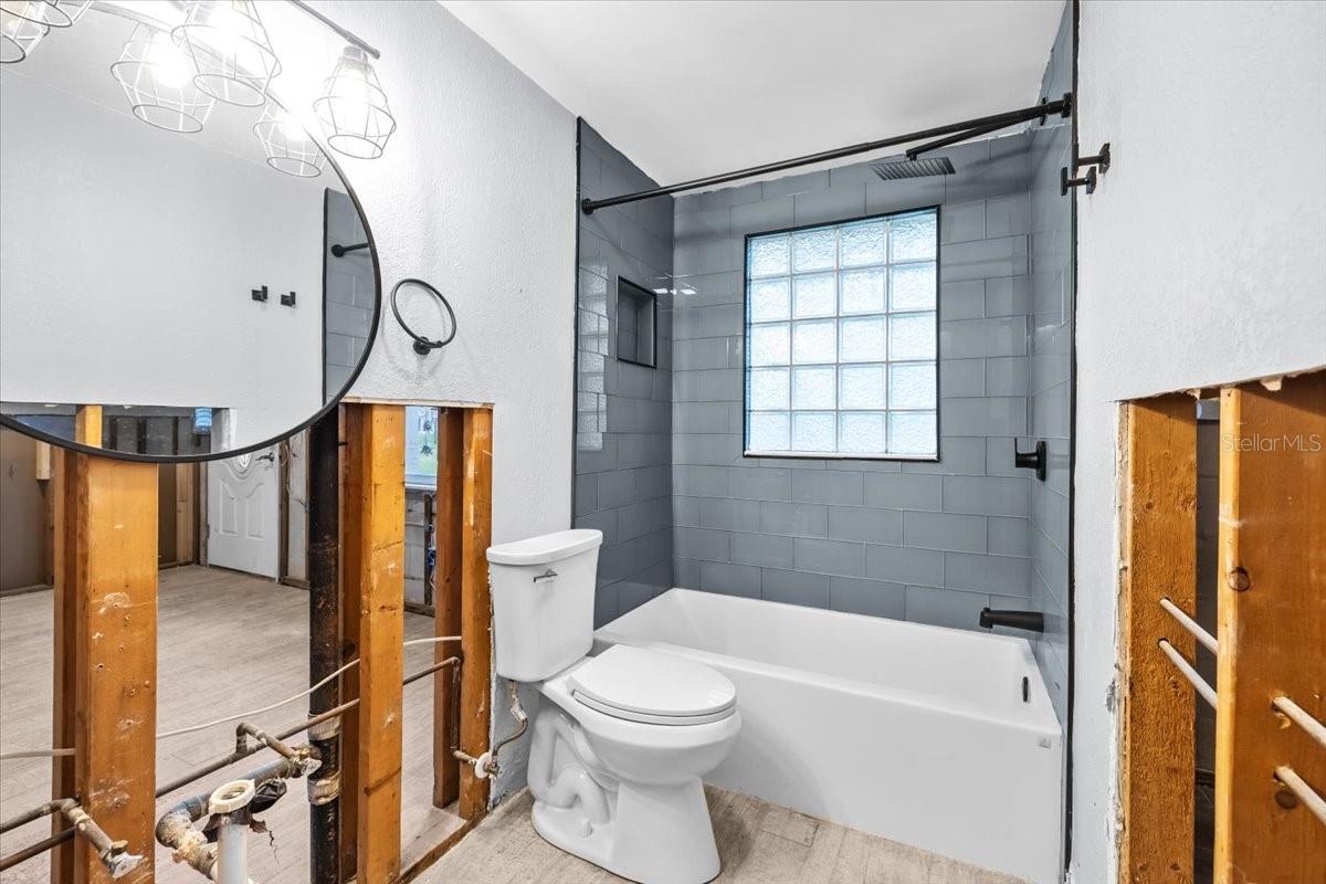 Image 18 of 30 For 5801 Venetian Boulevard Ne