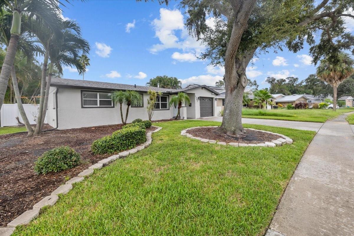 Image 3 of 30 For 5801 Venetian Boulevard Ne