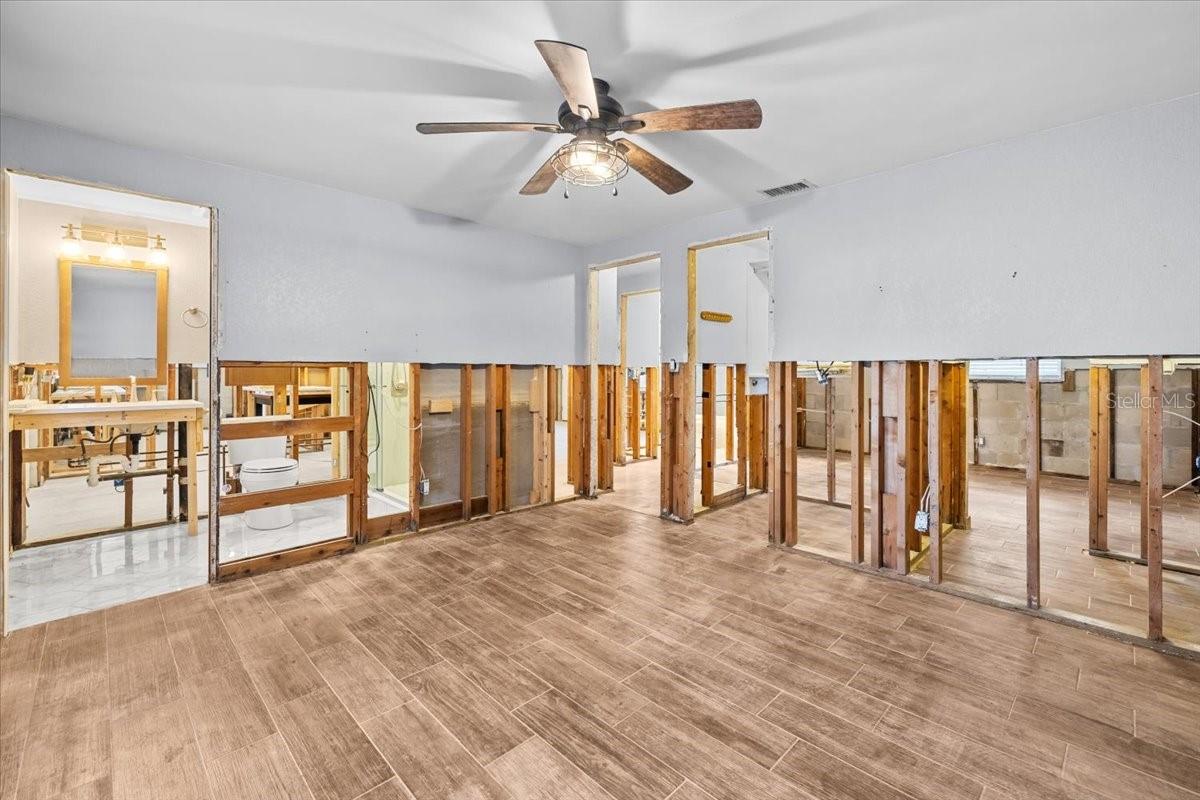 Image 6 of 30 For 5801 Venetian Boulevard Ne