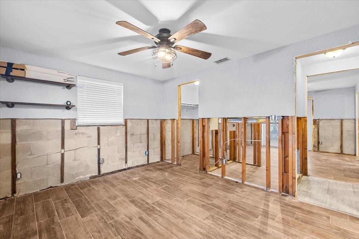 Image 7 of 30 For 5801 Venetian Boulevard Ne