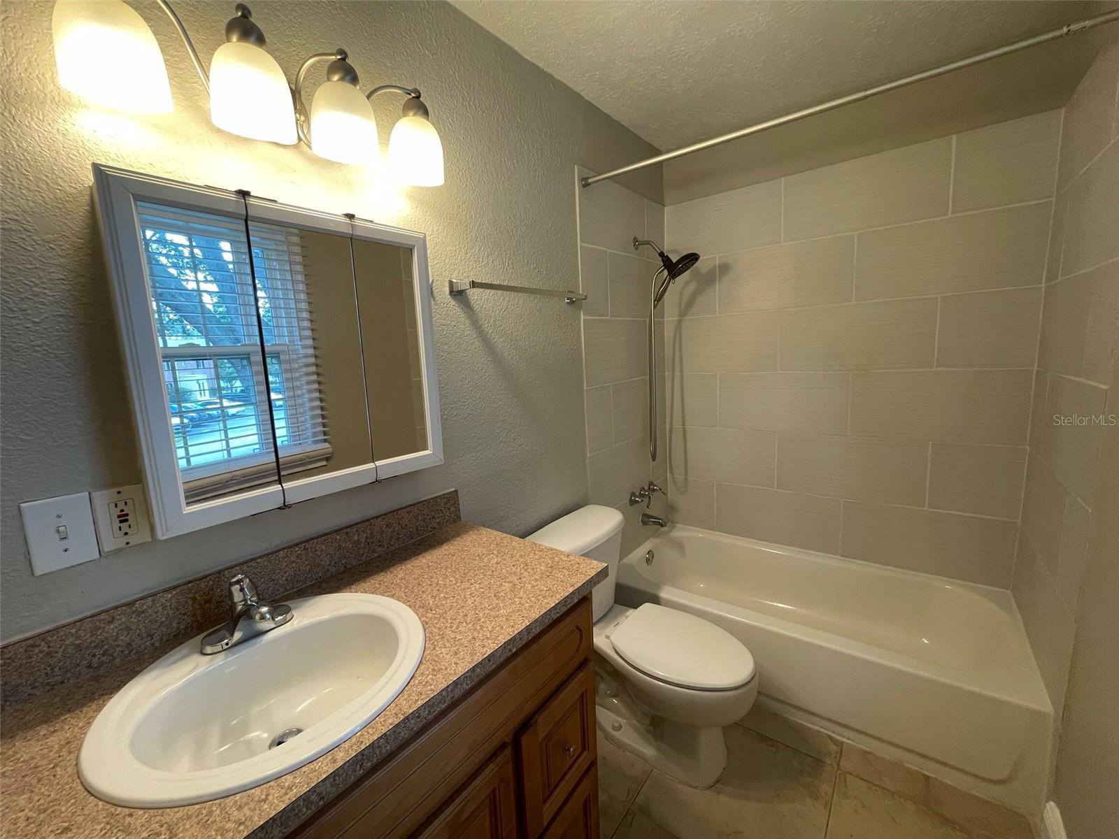 Image 19 of 27 For 13686 Orange Sunset Dr  201