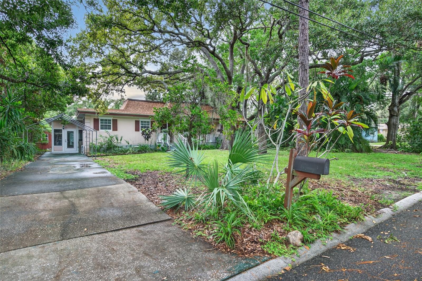 Image 6 of 68 For 146 Velma Drive W