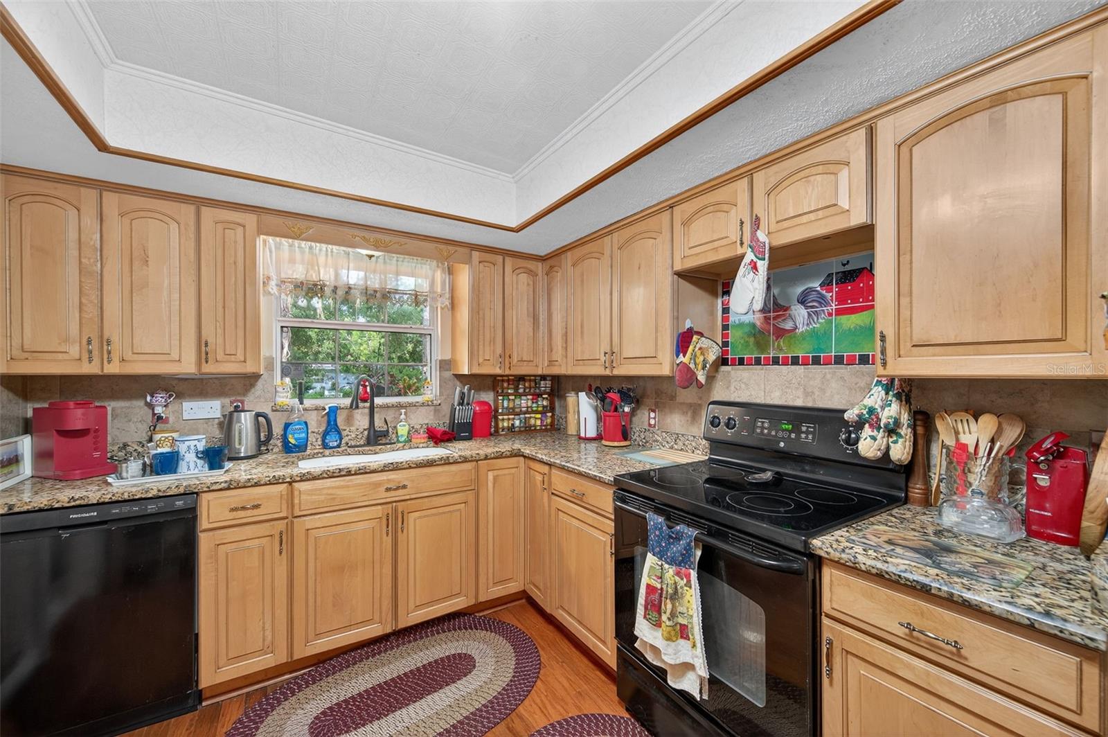 Image 8 of 68 For 146 Velma Drive W