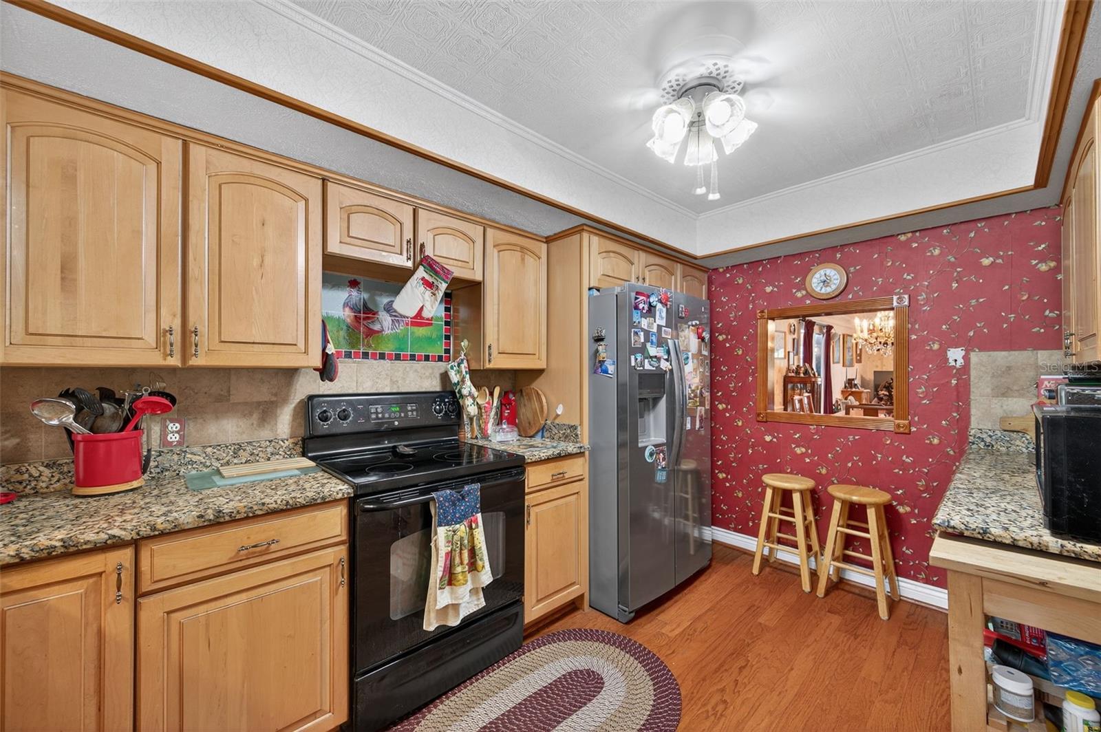 Image 9 of 68 For 146 Velma Drive W