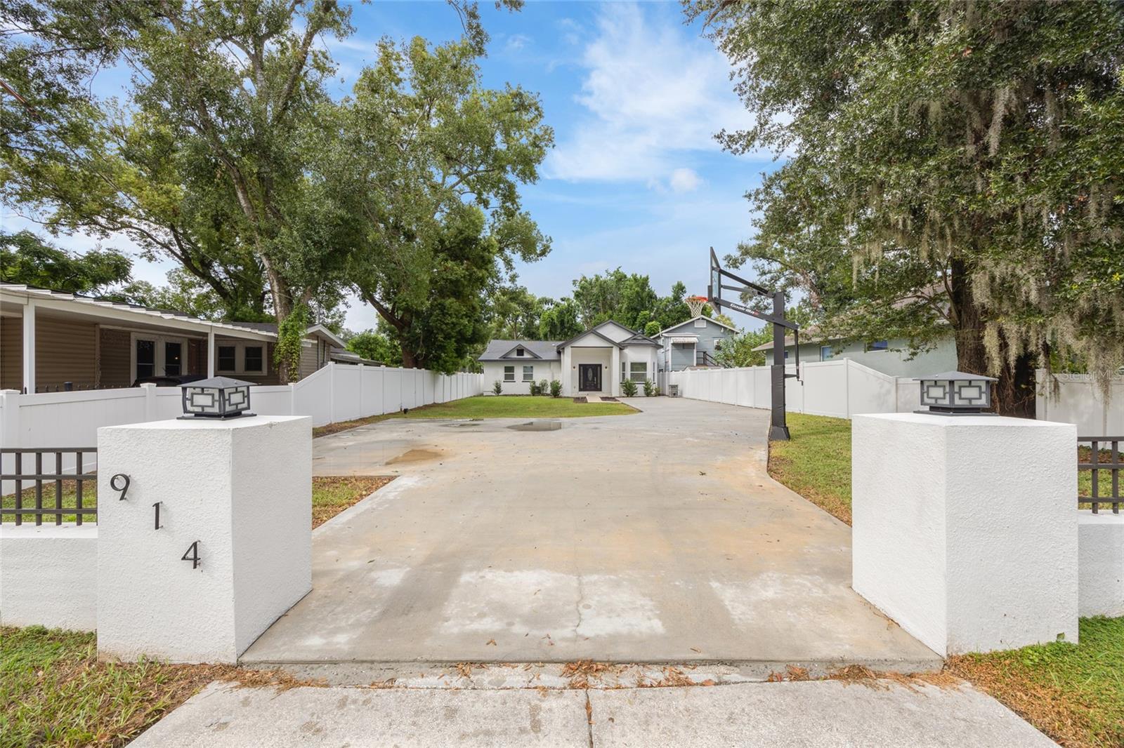 Image 3 of 31 For 914 North Bay Street
