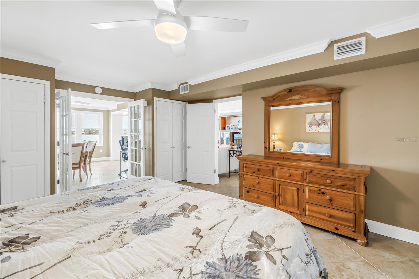 Image 32 of 92 For 5200 Brittany Drive S 203