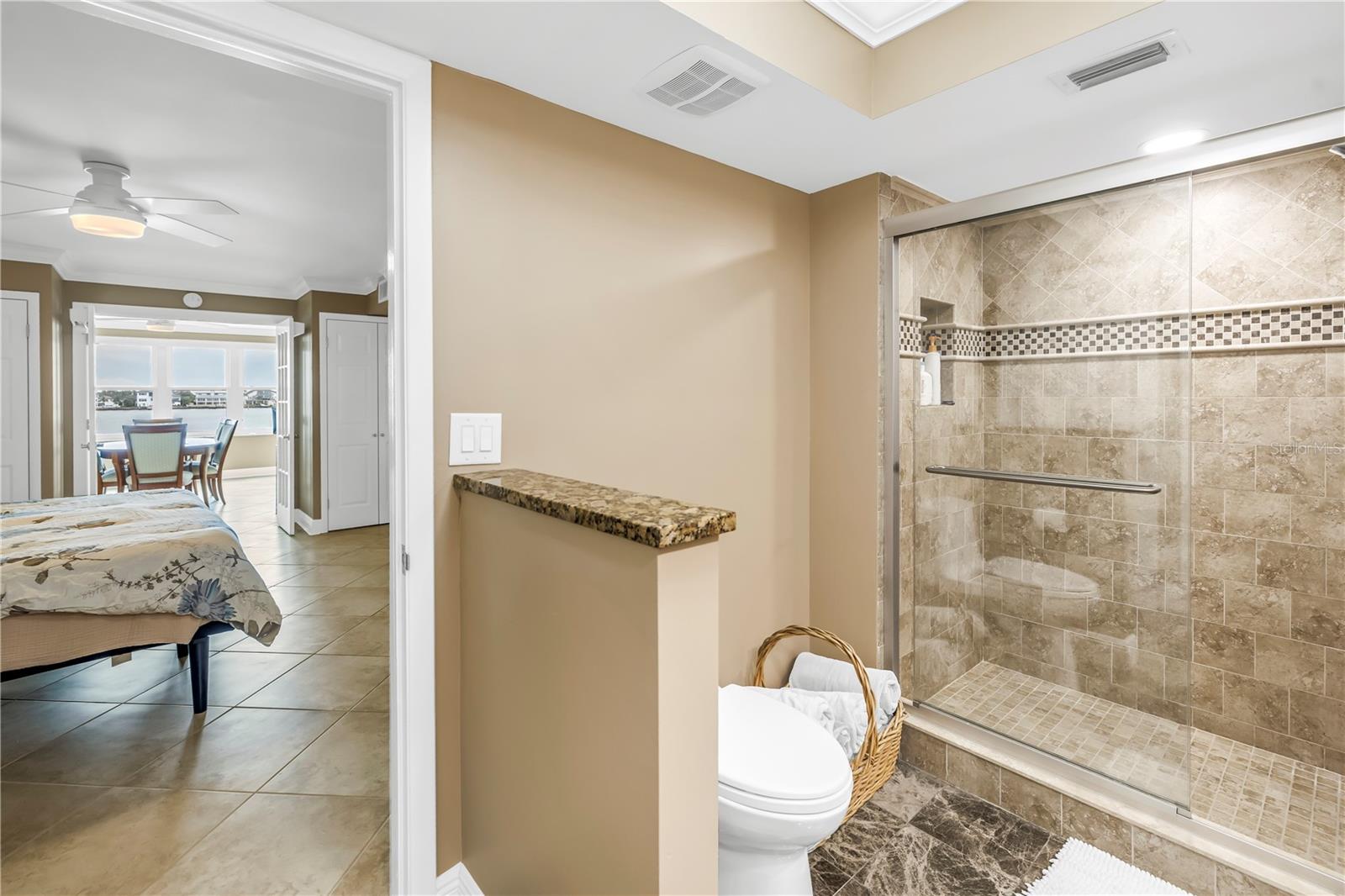 Image 33 of 92 For 5200 Brittany Drive S 203