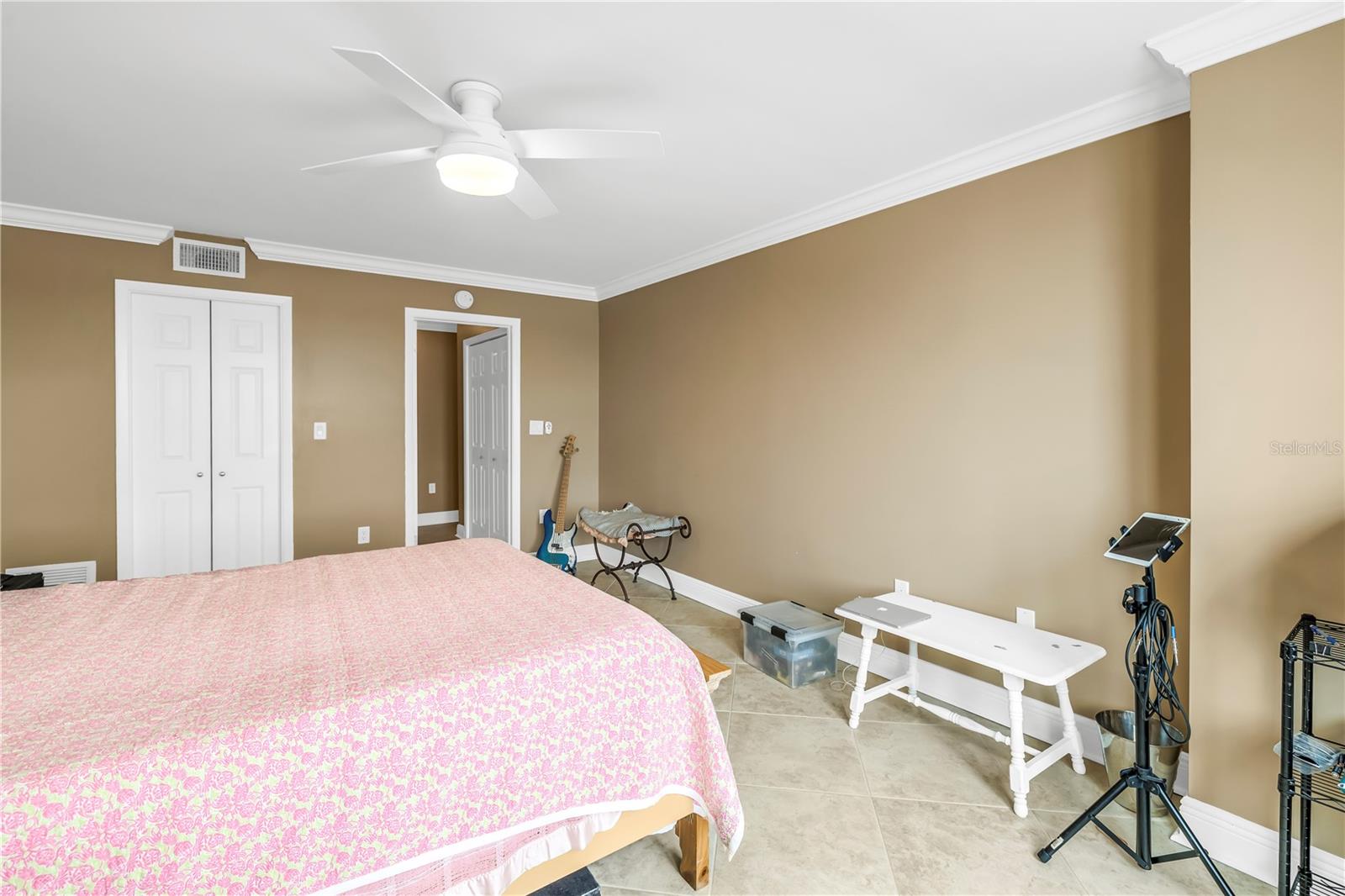 Image 37 of 92 For 5200 Brittany Drive S 203