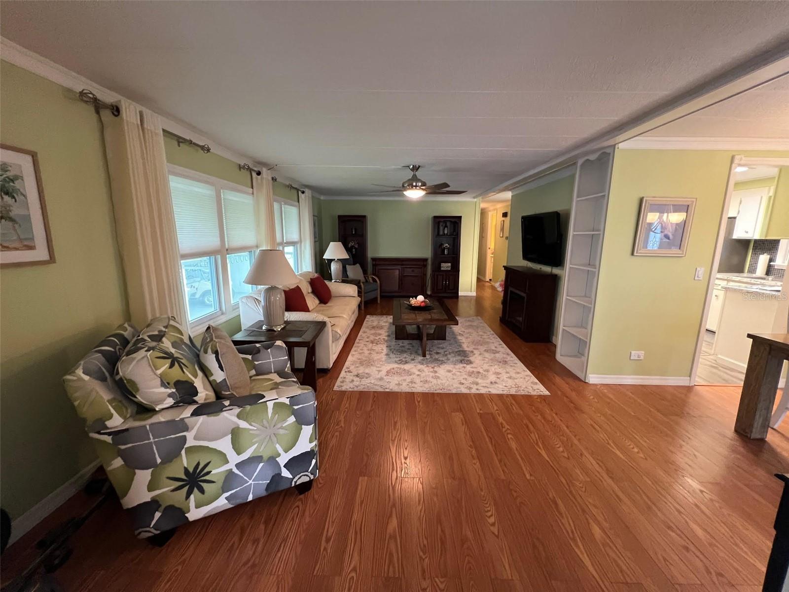 Image 21 of 41 For 13225 101st Street 399