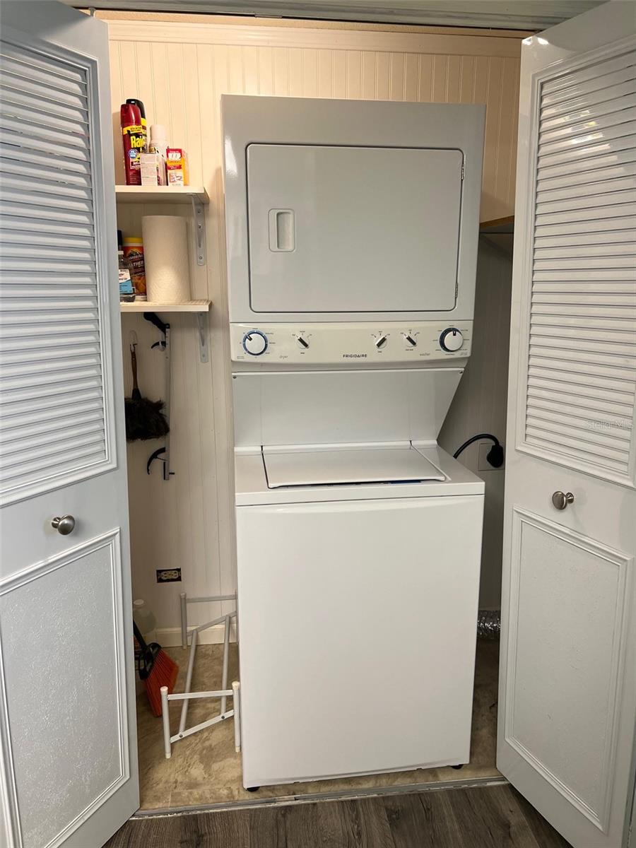 Image 7 of 41 For 13225 101st Street 399