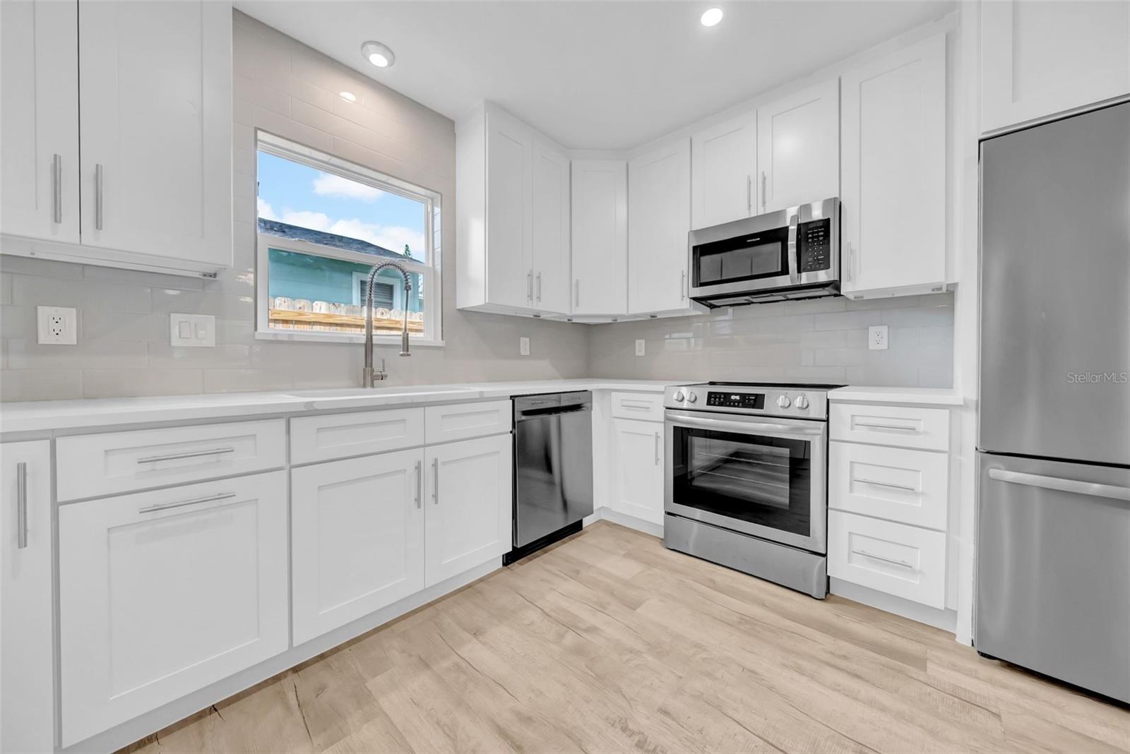 Listing photo id 14 for 701 2nd Street Se