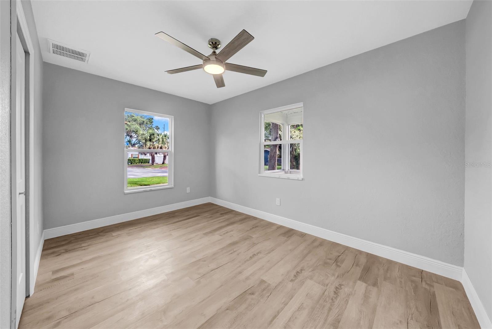 Listing photo id 16 for 701 2nd Street Se