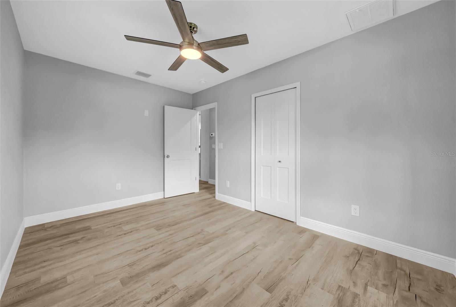 Listing photo id 17 for 701 2nd Street Se