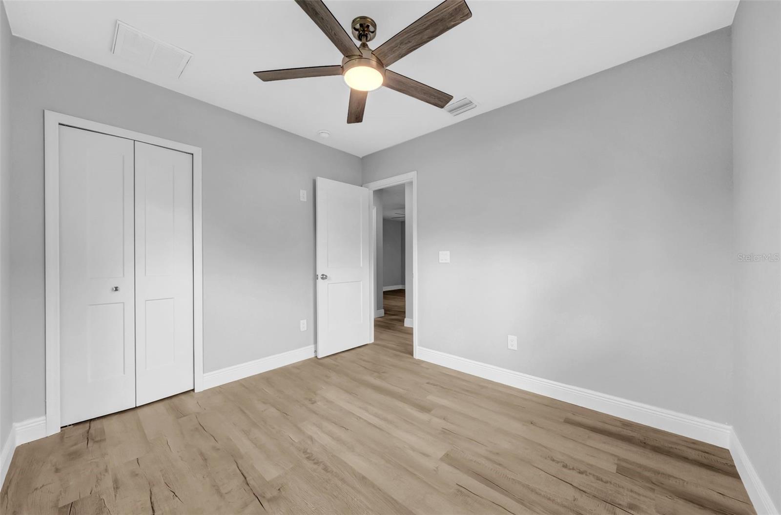 Listing photo id 19 for 701 2nd Street Se