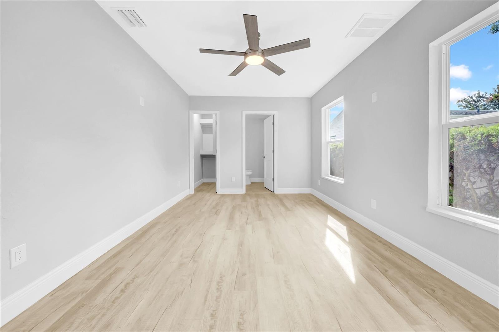 Listing photo id 23 for 701 2nd Street Se