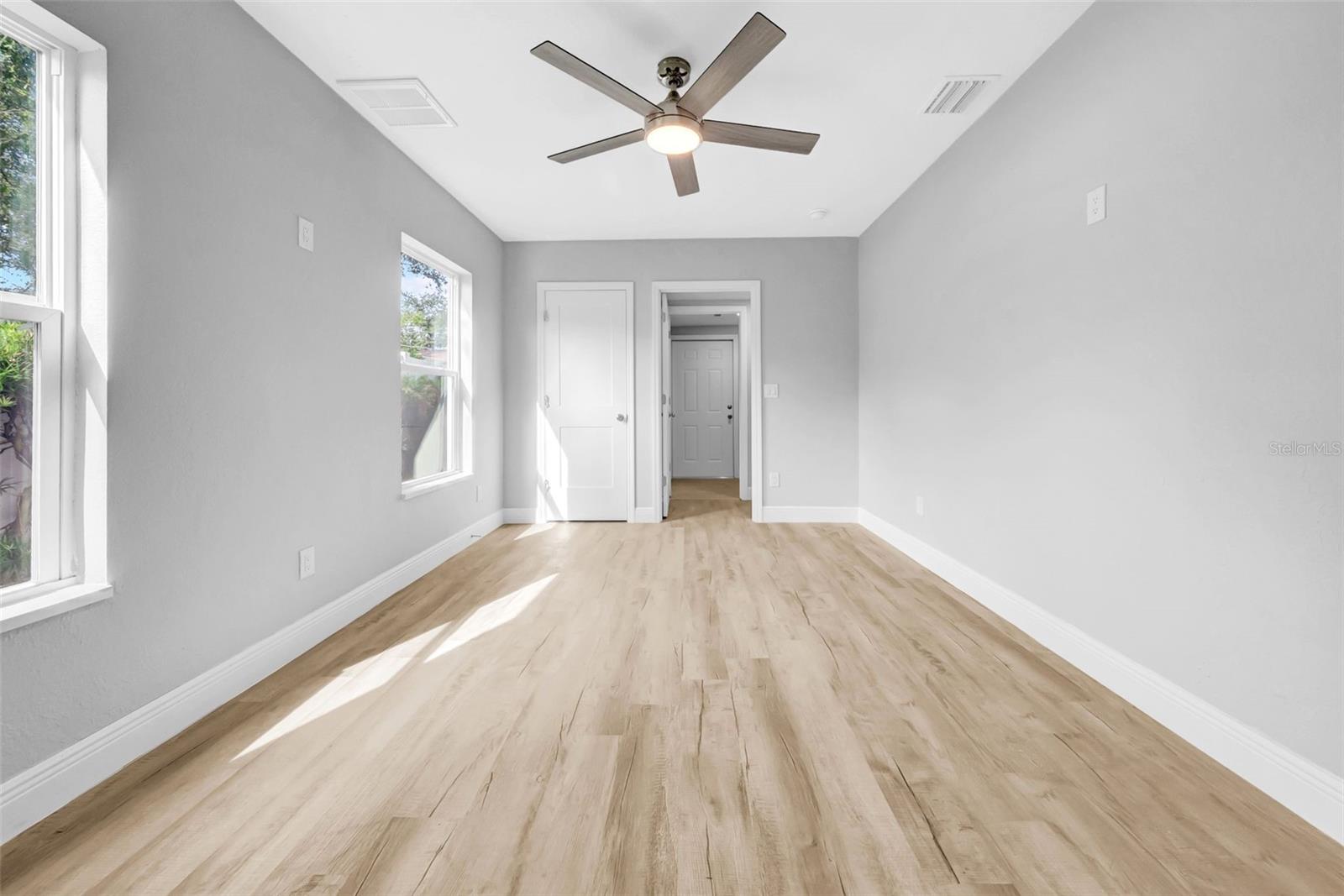Listing photo id 24 for 701 2nd Street Se