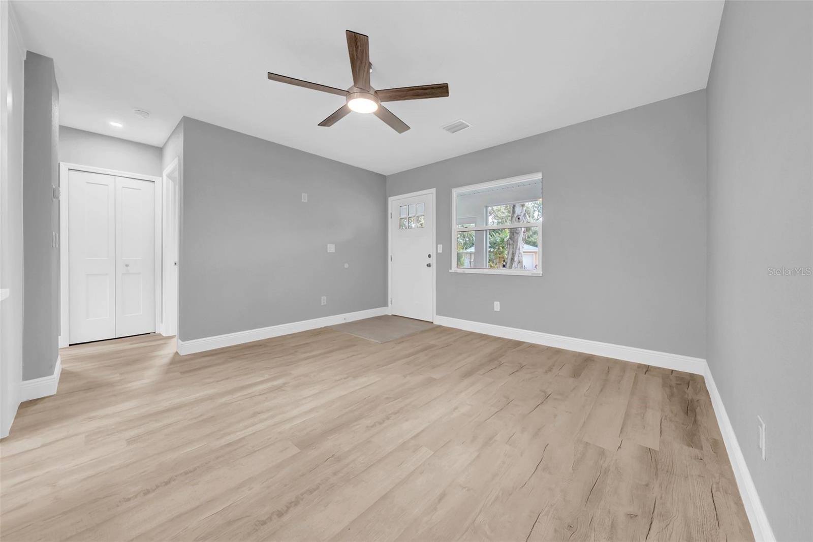 Listing photo id 30 for 701 2nd Street Se