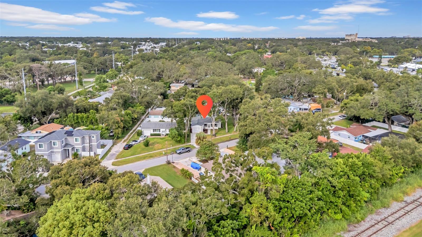 Listing photo id 37 for 701 2nd Street Se