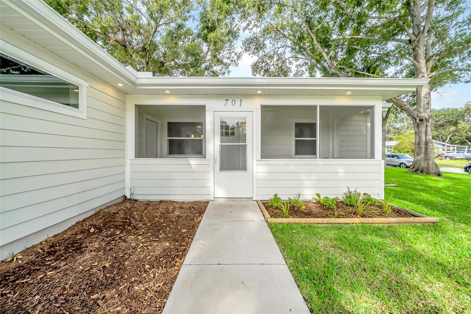 Listing photo id 2 for 701 2nd Street Se