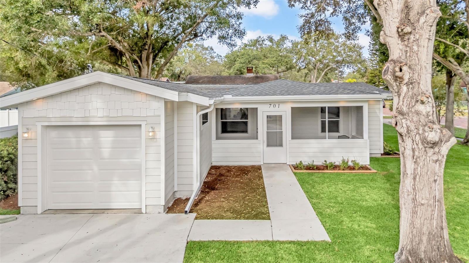 Listing photo id 3 for 701 2nd Street Se